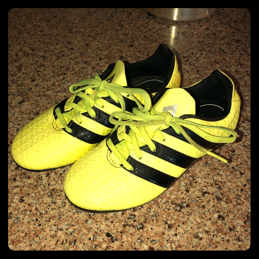 Adidas ⚽️ Cleats